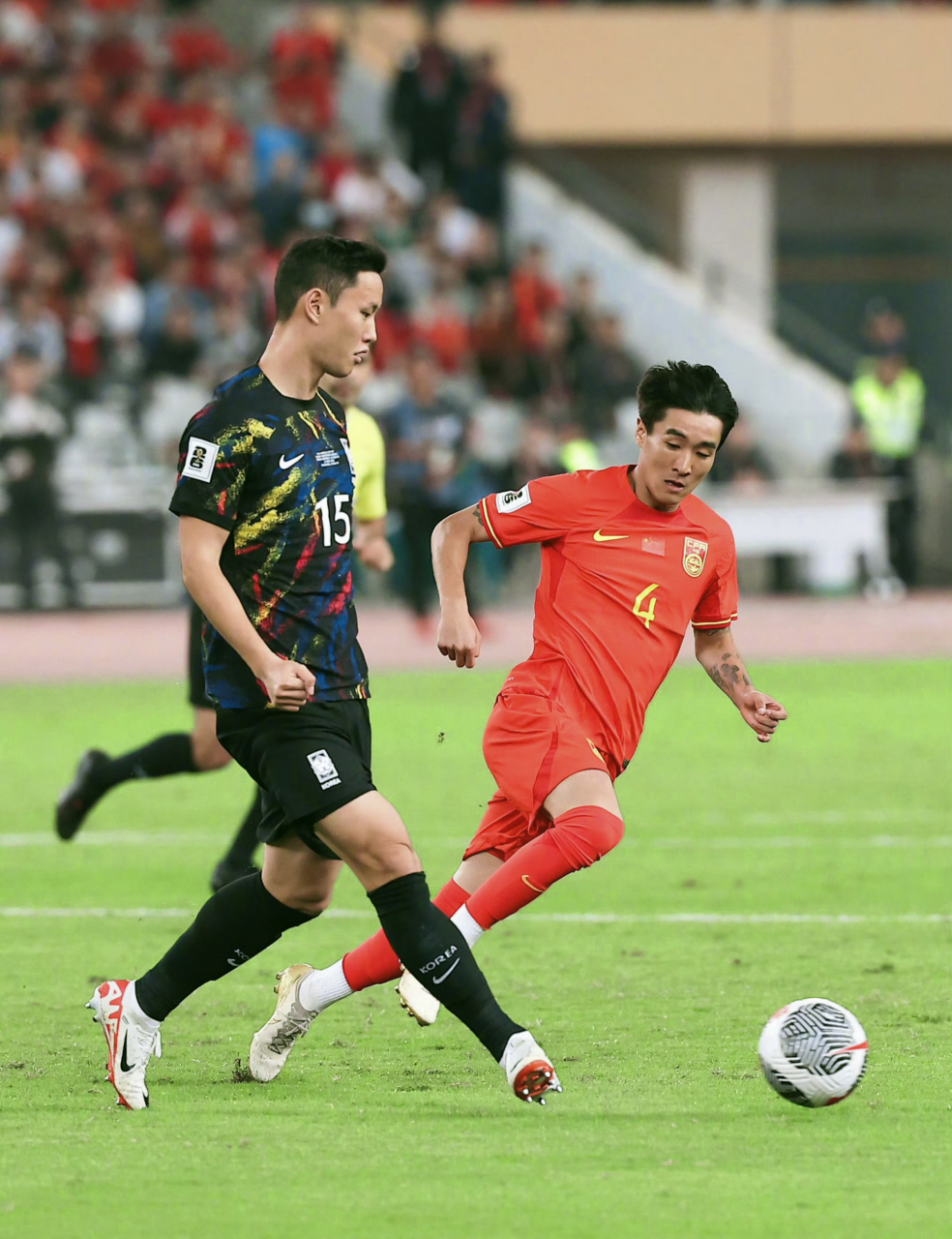 两支豪门球队在亚洲足联赛场上交手