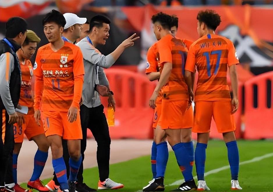 鲁能球员受伤被换下场，力帆取得胜利