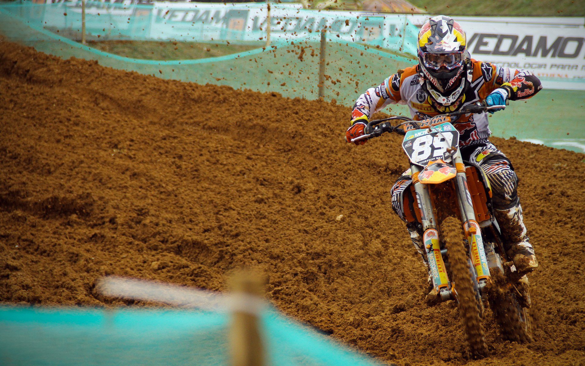 绿茵场上的史诗，当英格兰铁血强行终结AC米兰的欧冠传奇