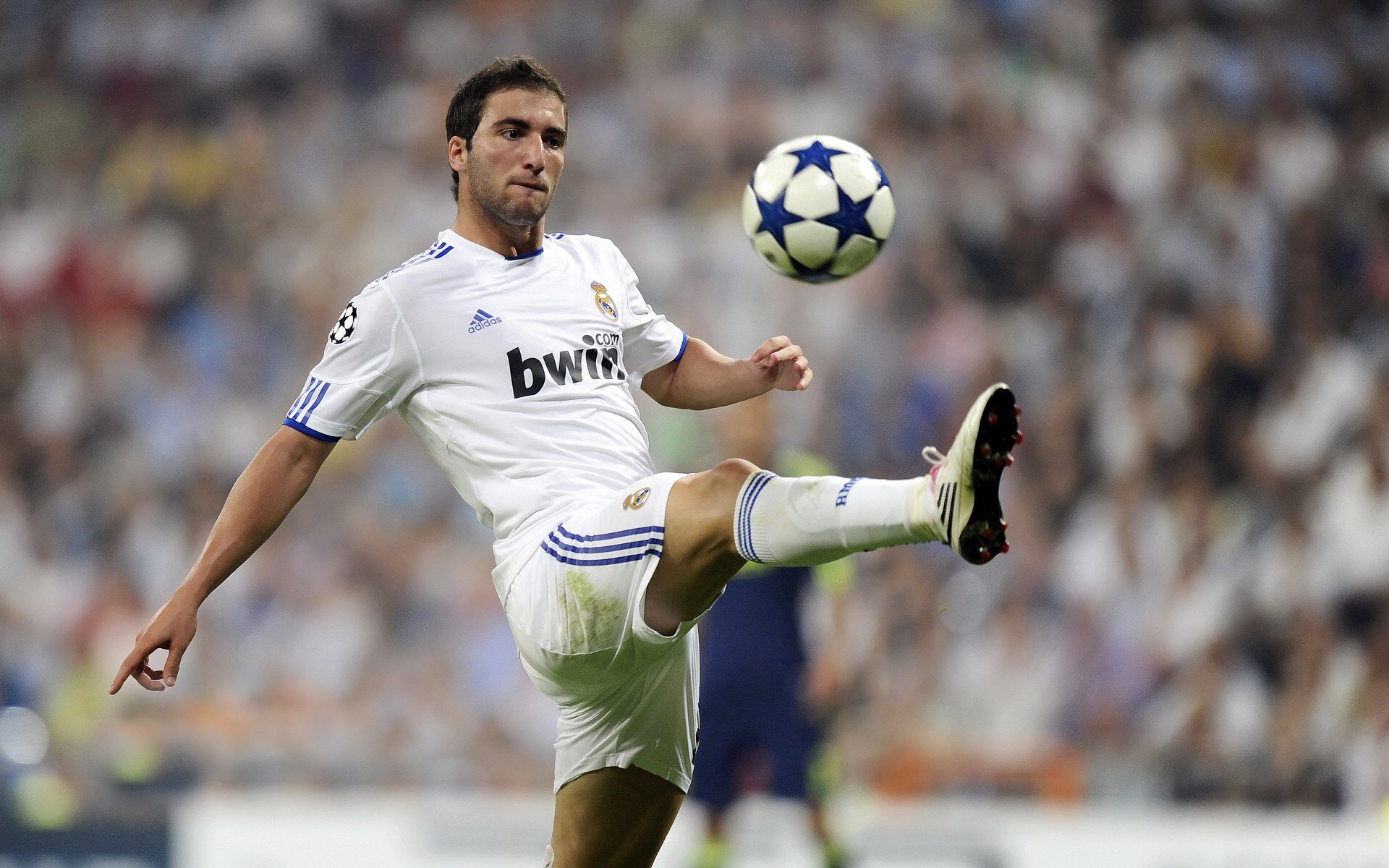 开云体育官方网站-乌克兰战术压制尤文，阿劳霍如何扛起全队