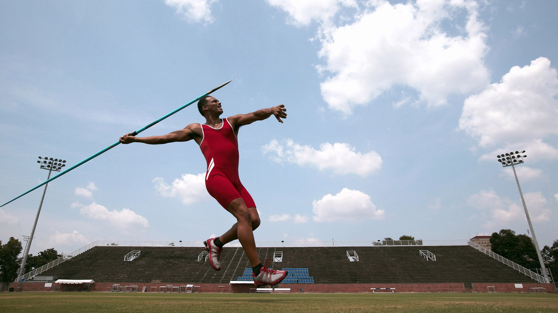 逆袭的引擎,威廉姆斯绝地翻盘,塞恩斯惊艳四座书写F1新传奇